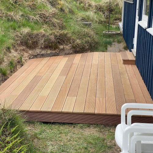 Ny træterrasse udført af tømrer i Nordjylland
